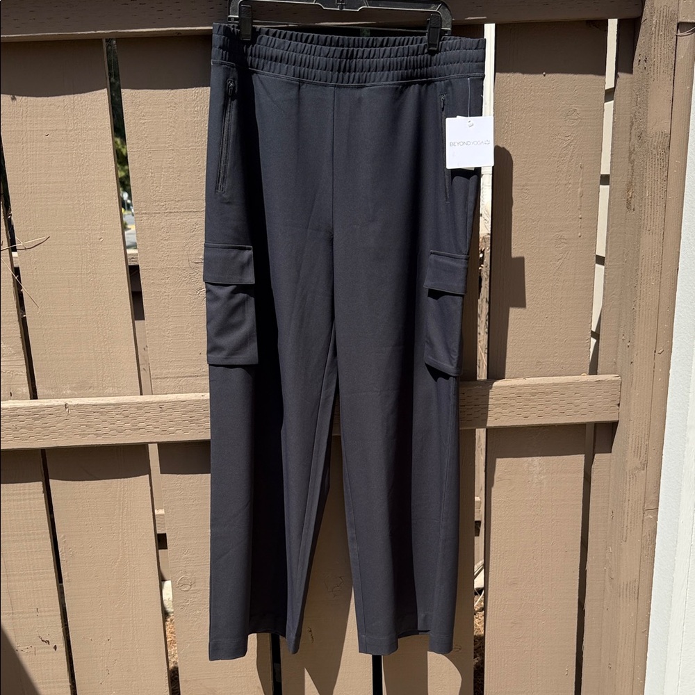 Beyond Yoga Black Straight-Leg Cargo Pants